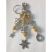 Sleutelhanger tassenhanger kerst in geeltinten met zilverkleur